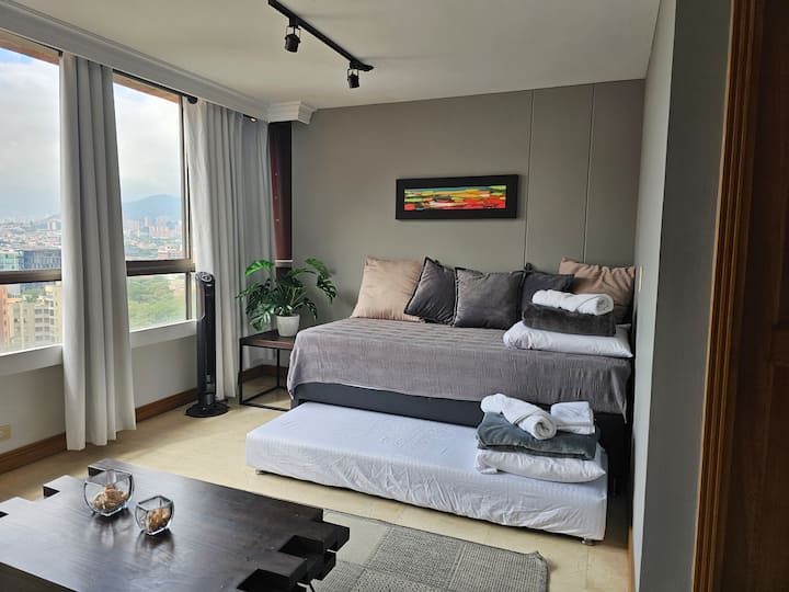 Hermoso, A/c, Gran Vista, Ubicación Excepcional - Medellín
