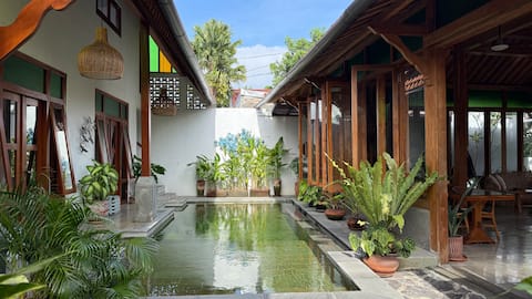 Luxury Homestay, Pool, Prime Location, Sleeps 10