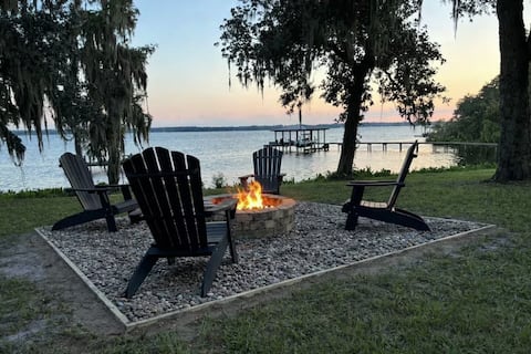 Newly built, charming cozy and quiet river home