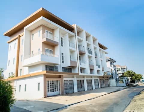 Modern 2.5 Stories Flat House in Phnom Penh Thmey