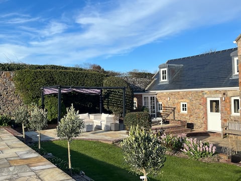 2 bedroom countryside cottage