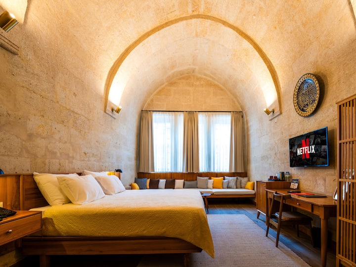 Historic Oratory Suite In 1751 Mansion | Urgup - Ürgüp