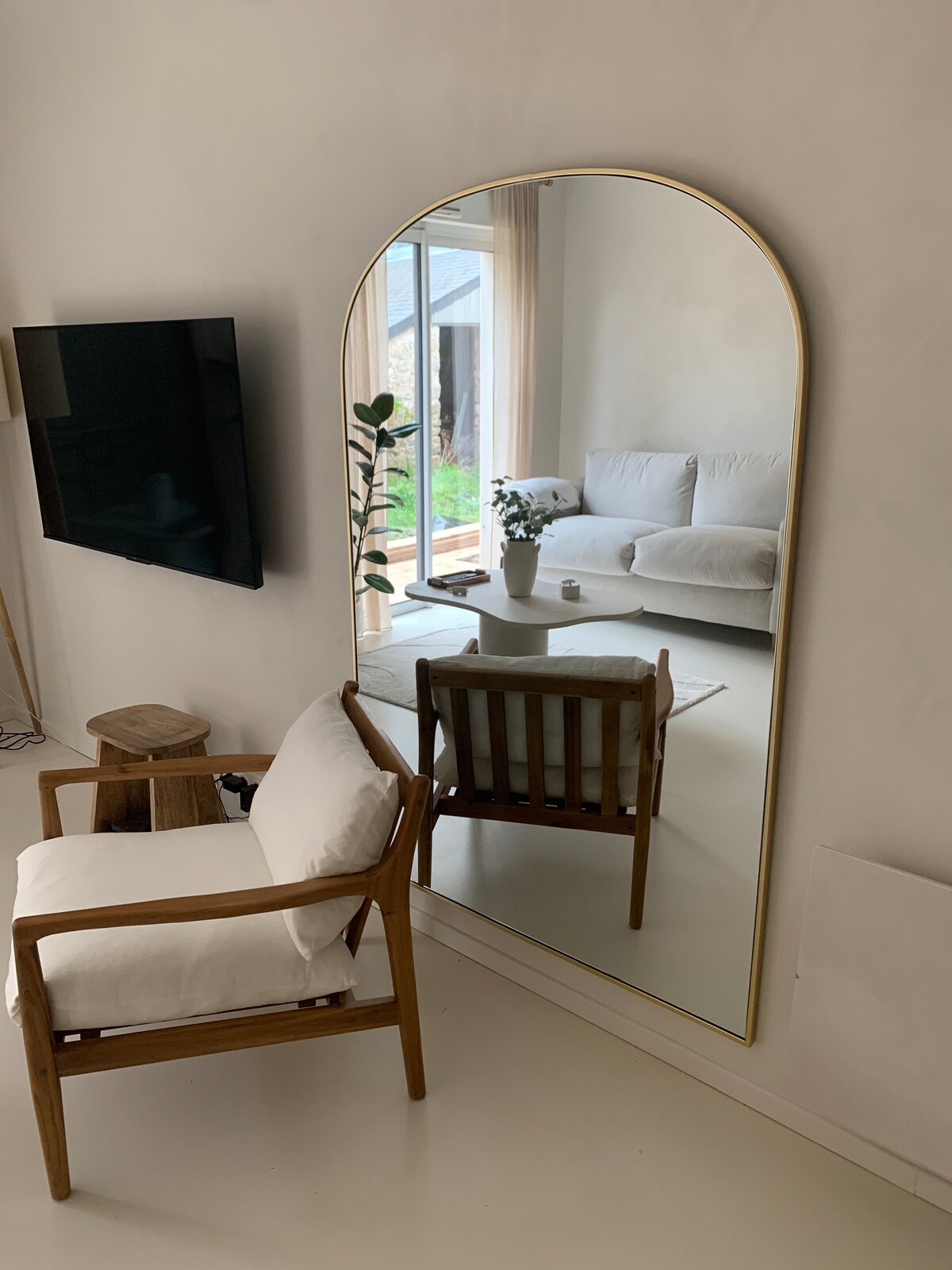 Top performing Airbnb: The Canons' Apartment and its garden in Le Croisic