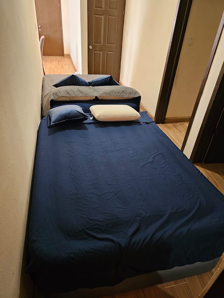 Nafukovacie matrace sú umiestnené od 7 osoby v rezervácii. Ak je potrebné ich používať pre menej ako 7 osôb, ďalšej osobe bude účtovaný poplatok za použitie matraca. 