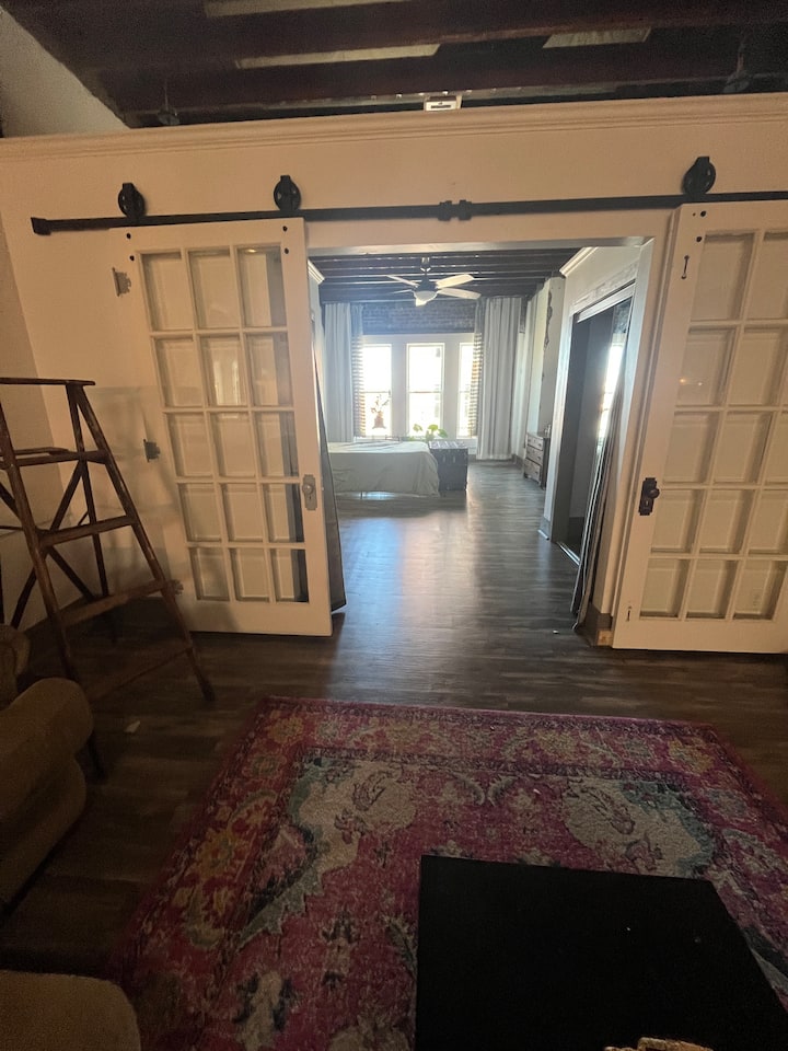 Downtown Loft Apartment - Mirror Lake, Vincennes
