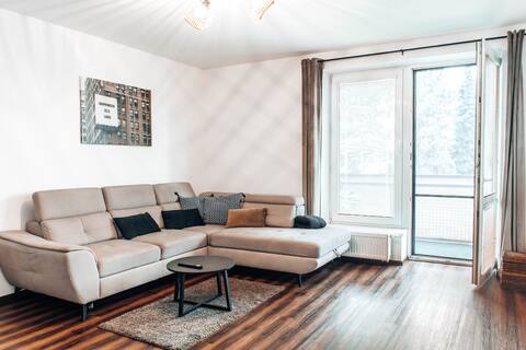 Spacious apartment*free parking nearby*balcony