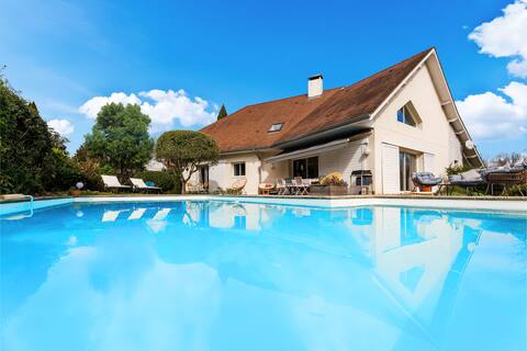 Spacious villa, pool, 5 quiet bedrooms