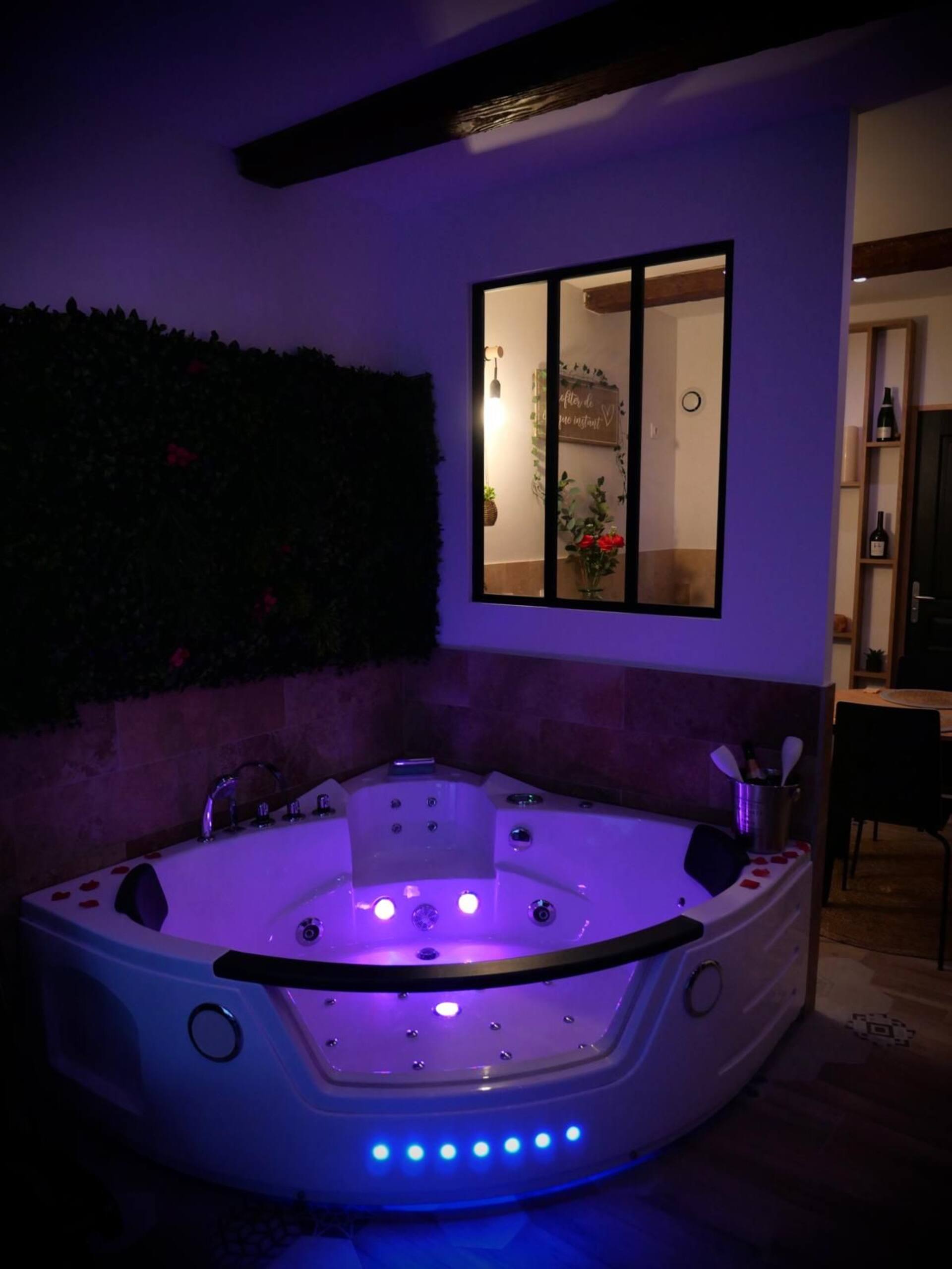 Maison Prestige Le Donjon des Plaisirs Jacuzzi
