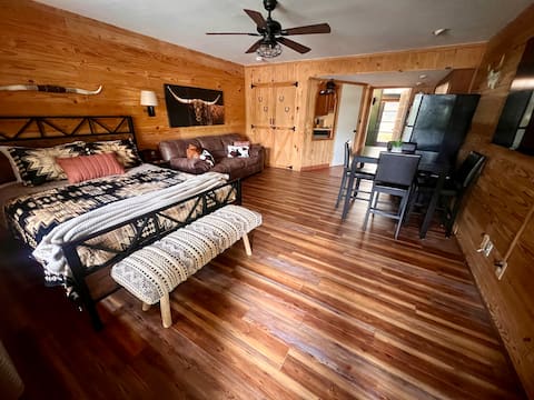 River Ranch Deluxe Lodge Suite full kitchen arcade