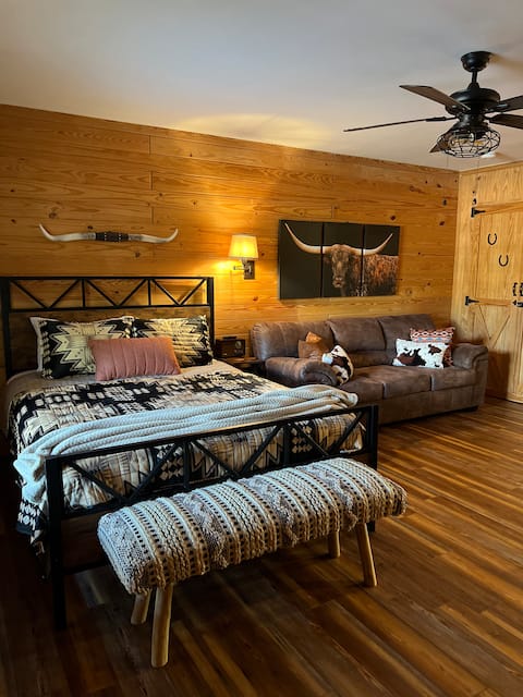 Family Deluxe Lodge Suite: full kitchen + arcade