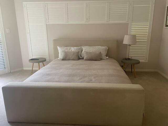 Spectacular EagleBay Family Home gallery image 4