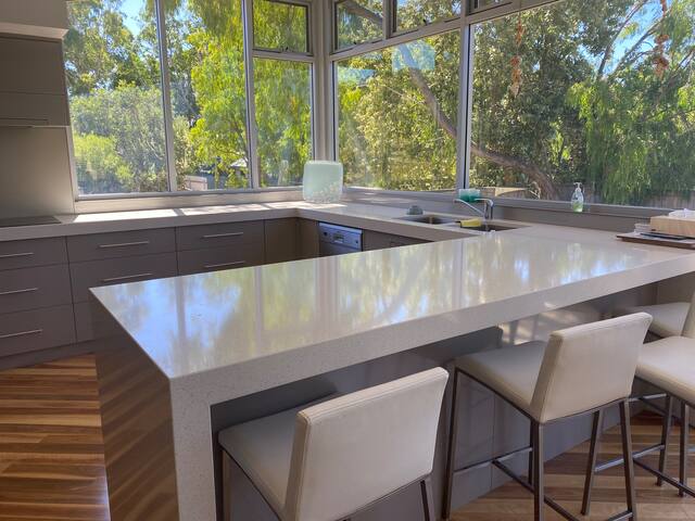 Spectacular EagleBay Family Home gallery image 2