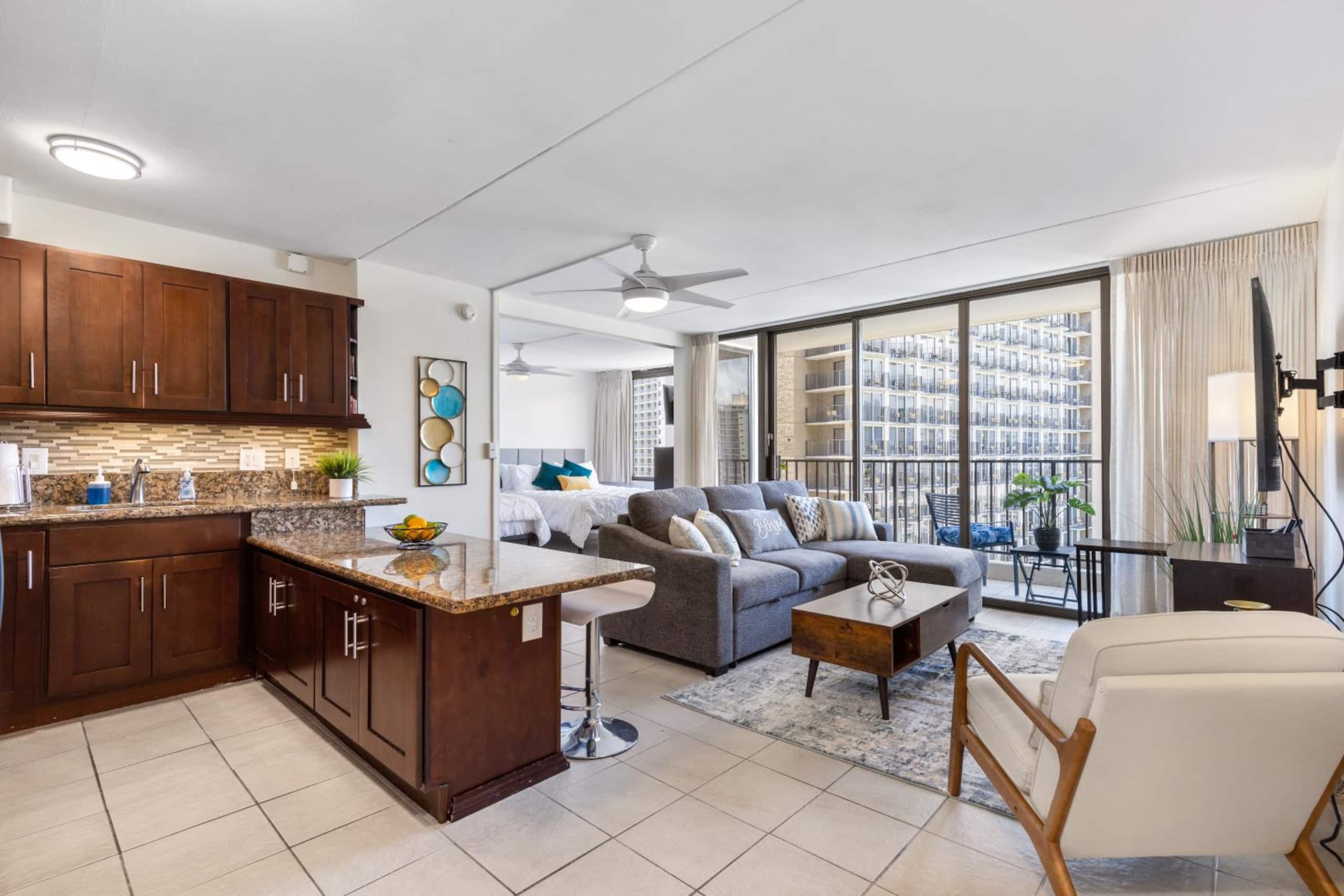 Condo in Honolulu · ★4.8 · 1 bedroom · 3 beds · 1 private bath - Image 1