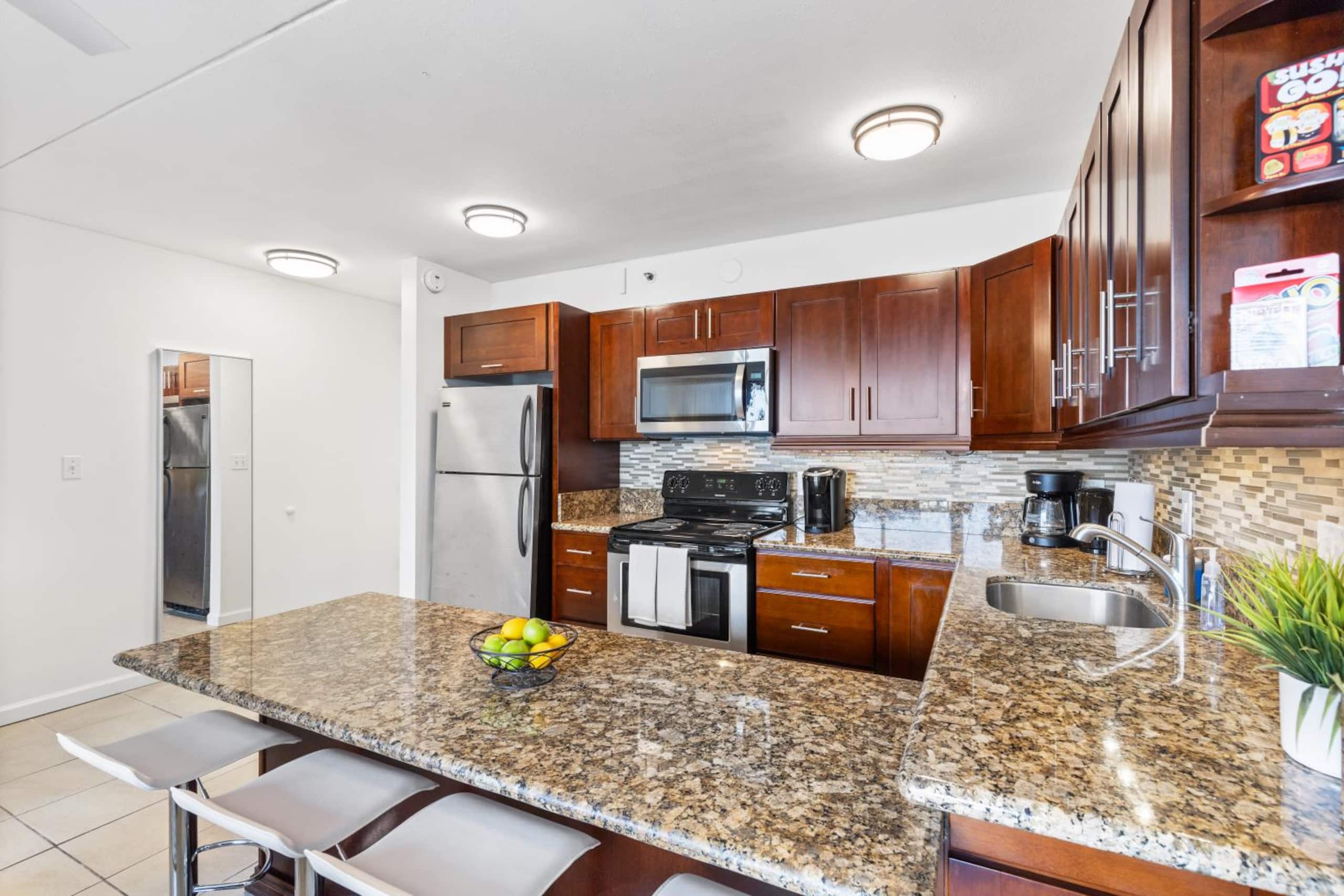 Condo in Honolulu · ★4.8 · 1 bedroom · 3 beds · 1 private bath - Image 8