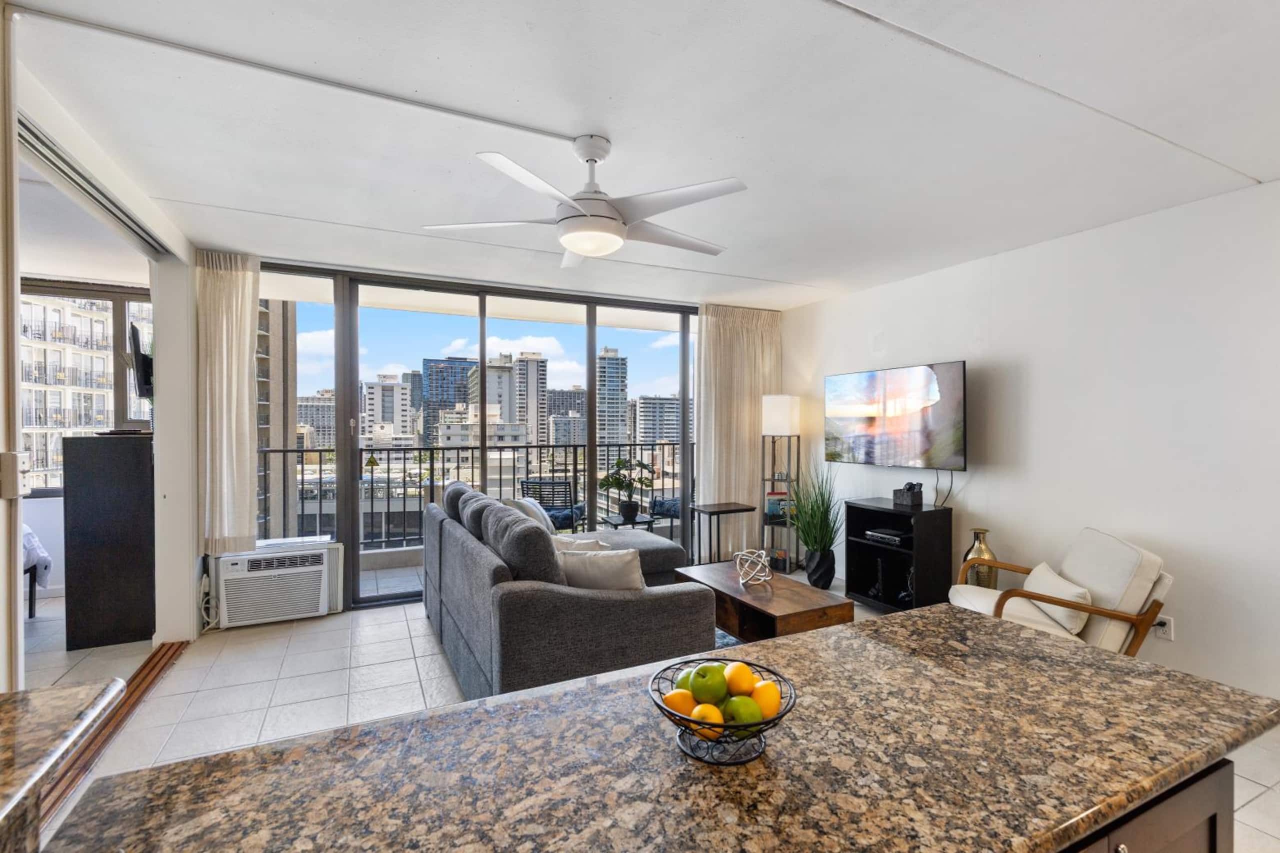 Condo in Honolulu · ★4.8 · 1 bedroom · 3 beds · 1 private bath - Image 4