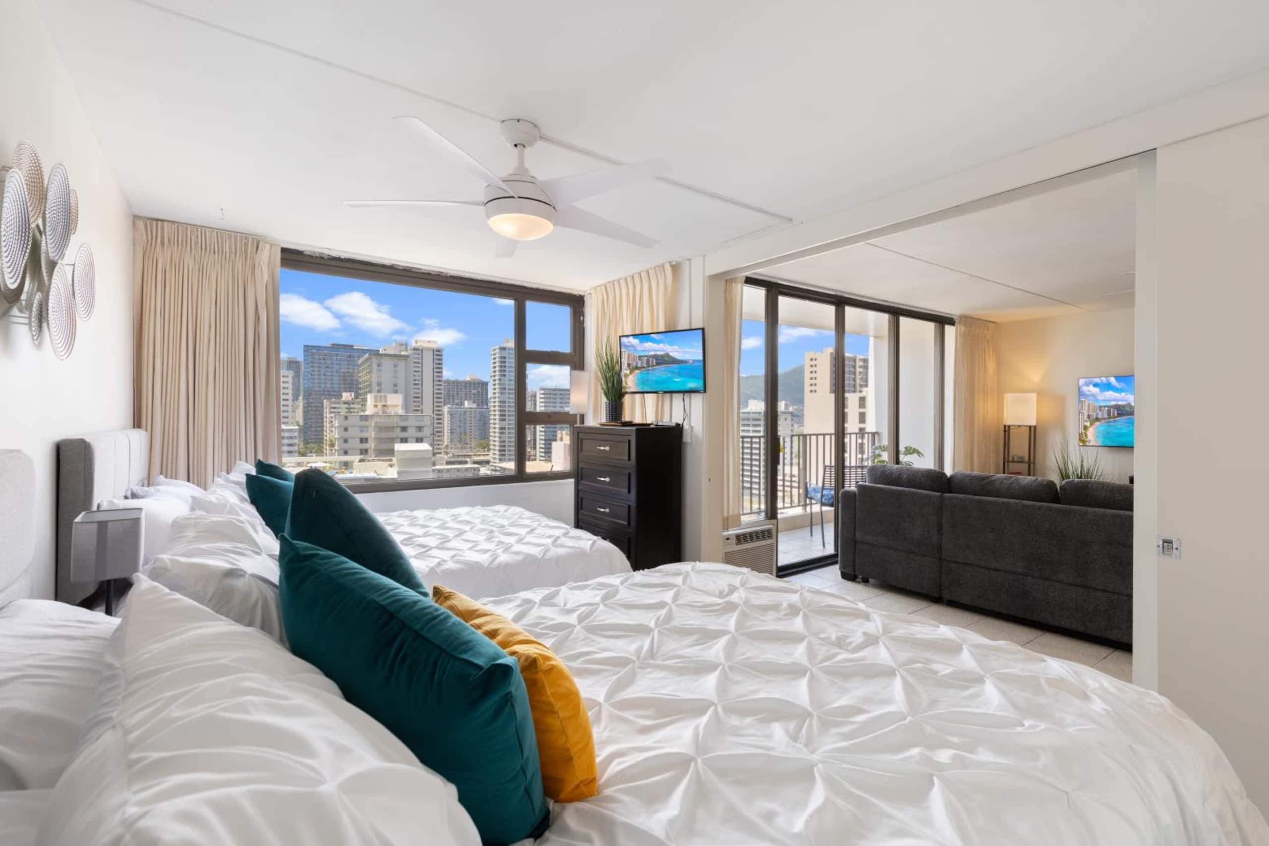Condo in Honolulu · ★4.8 · 1 bedroom · 3 beds · 1 private bath - Image 15