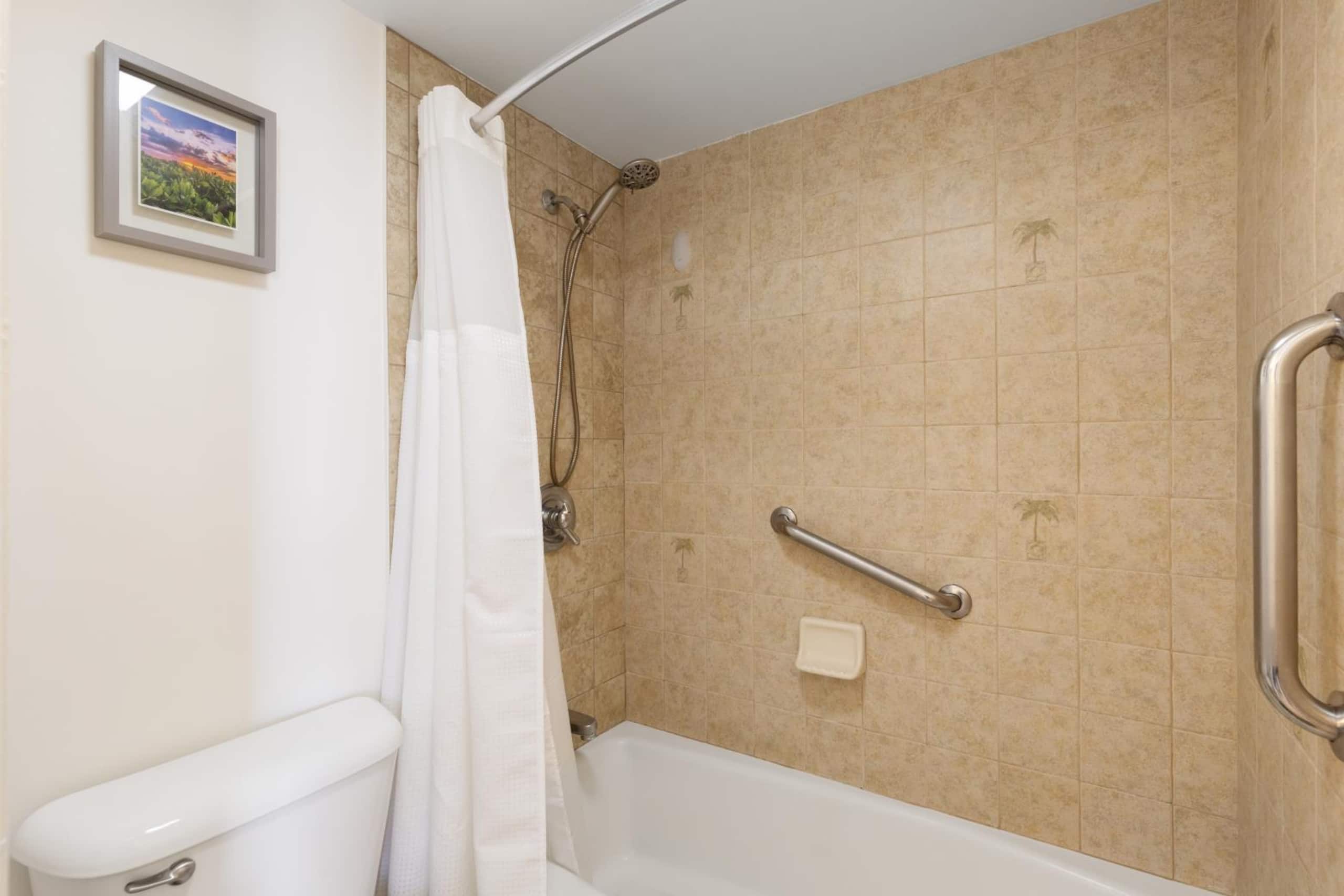 Condo in Honolulu · ★4.8 · 1 bedroom · 3 beds · 1 private bath - Image 20