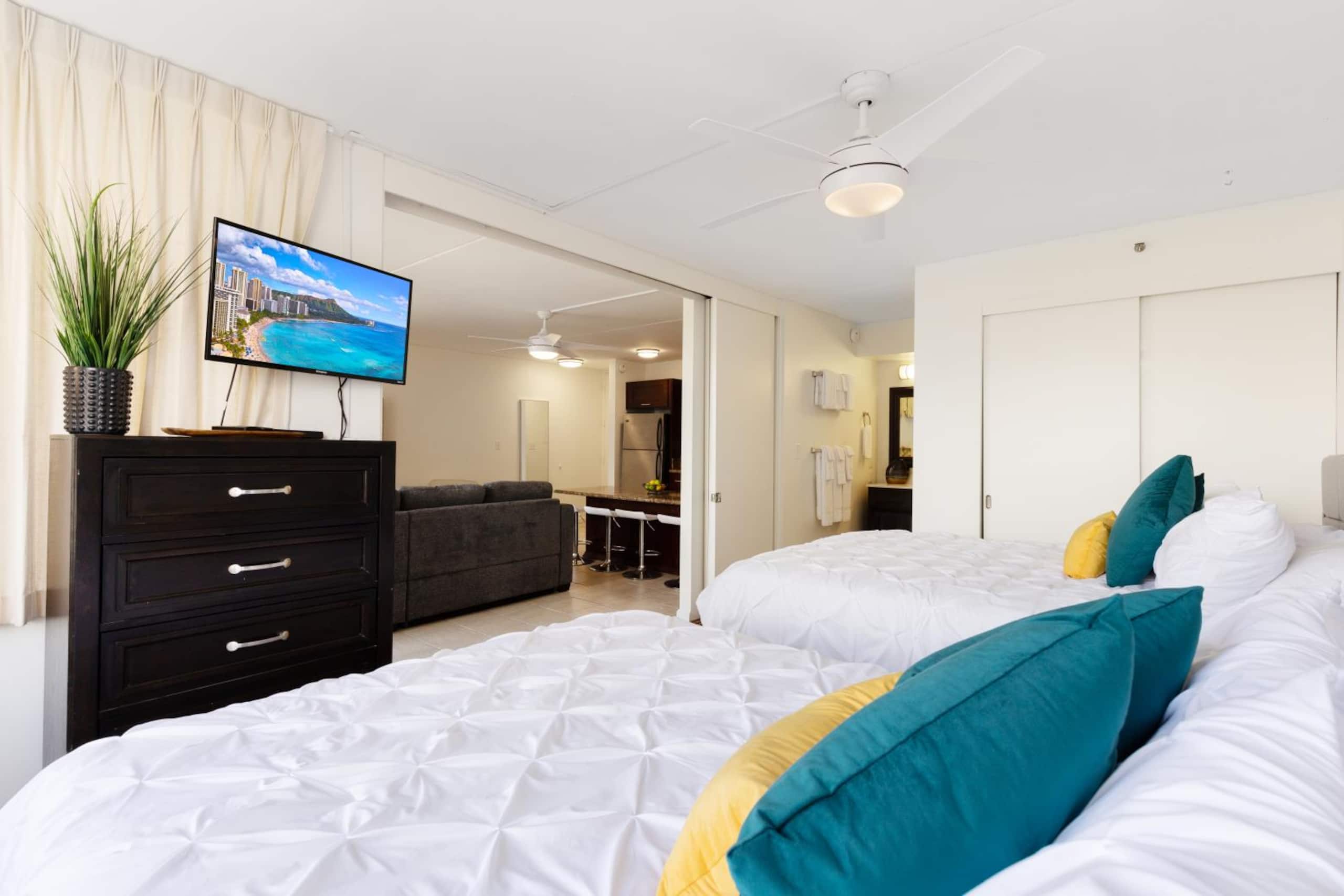 Condo in Honolulu · ★4.8 · 1 bedroom · 3 beds · 1 private bath - Image 12