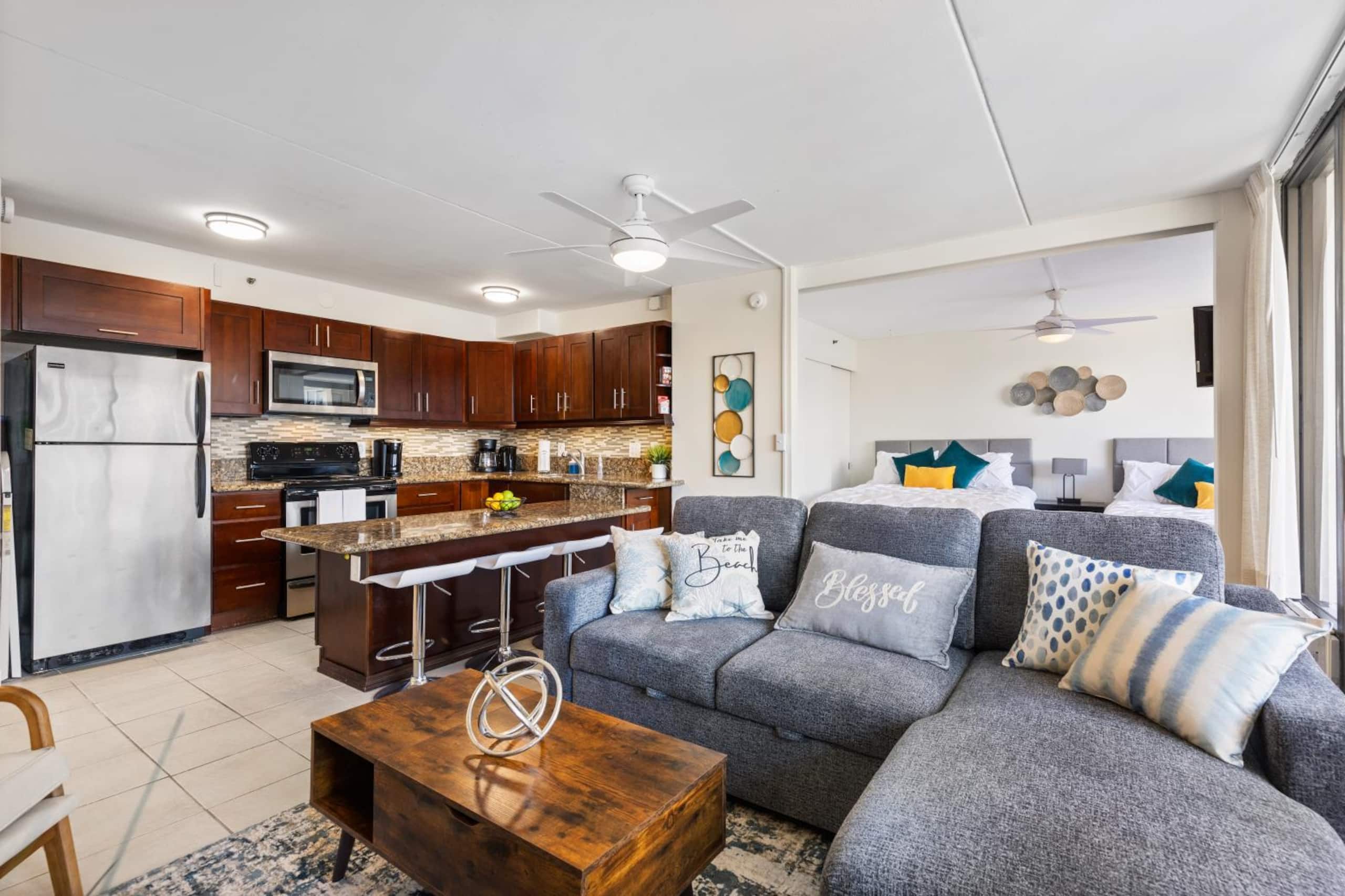 Condo in Honolulu · ★4.8 · 1 bedroom · 3 beds · 1 private bath - Image 3