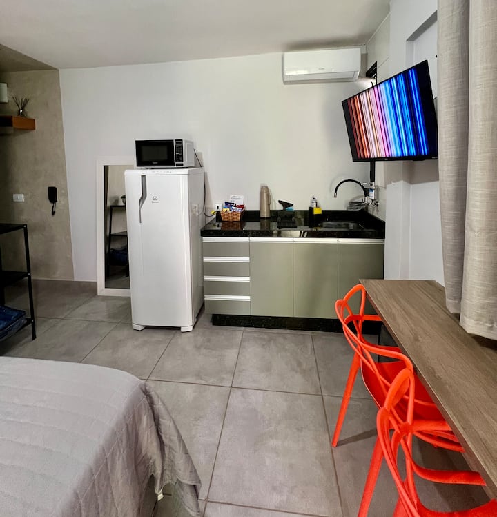 Studio 08 - Próx A Uem, Com Ac, Wifi - Sem Garagem - Maringá