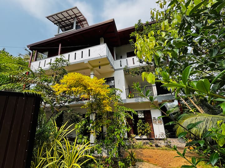 Villa 51 - Ground & Firstfloors 4 B/b Gateways - Hikkaduwa