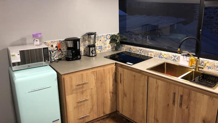 Acogedora Suite Con Balcón Sector U. Estatal - 昆卡