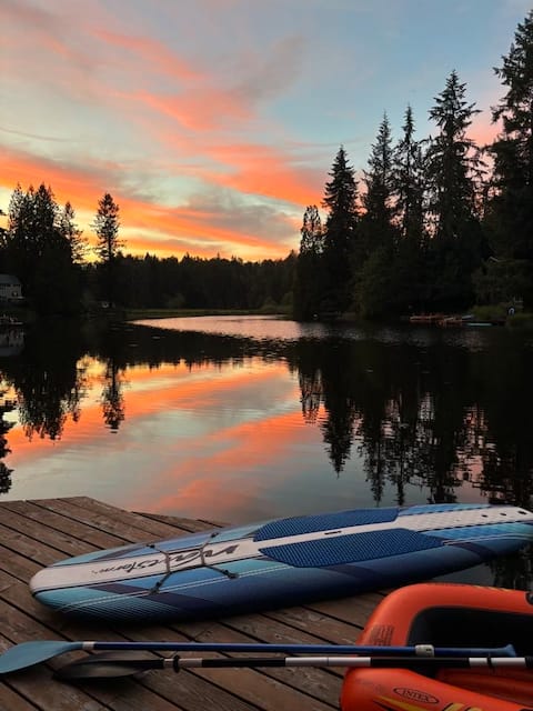 Lakefront relaxation, large hot tub, views & more!