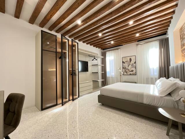 Cà Gemma Elegant Venice stay, 8 min from St.Mark’s gallery image 4