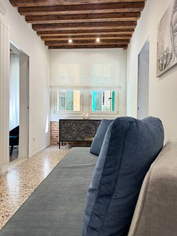 Ca’ Lavinia Elegant Venice stay in centro storico gallery image 3