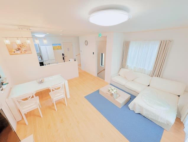 Disney直达｜Airport直达｜112㎡大空间｜车站5分｜Free Parking/家庭适合