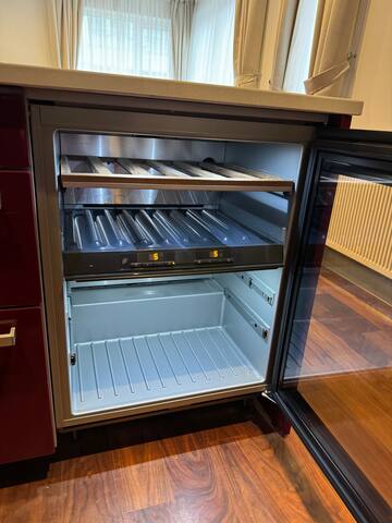 Westminster Penthouse Duplex with AC gallery image 5