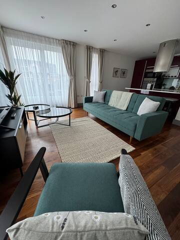 Westminster Penthouse Duplex with AC gallery image 2