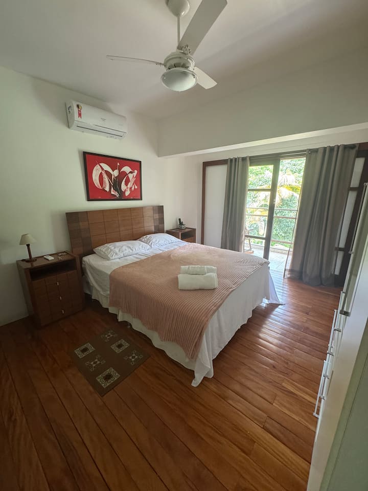 Двоен апартамент с изглед към реката, в тази стая могат да се настанят до 2 - ма души. 