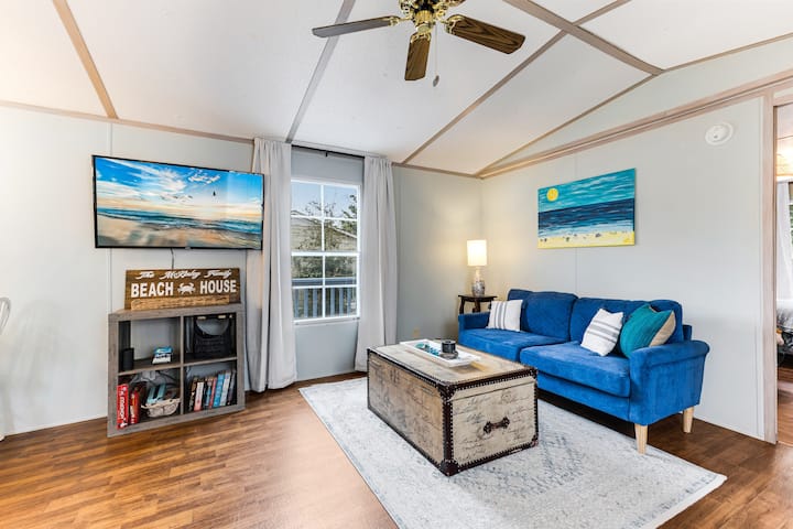 Cozy Beach House - Oak Island, NC