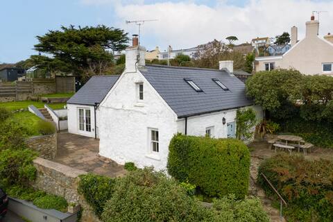 Welsh Coastal Cottage-log burner-sleeps 6