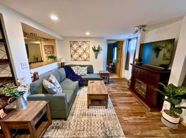 Farmhouse Basement Apartment - Grand Junction, CO