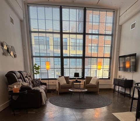 Halloween Haunt! King Bed! Brewery! On bike trail!