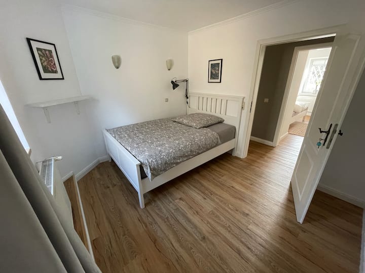 Das Schlafzimmer Nr. 3 hat ein Queesize-Bett (140cm x 200cm)
