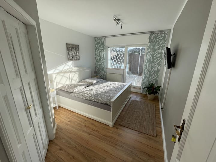 Schlafzimmer 1