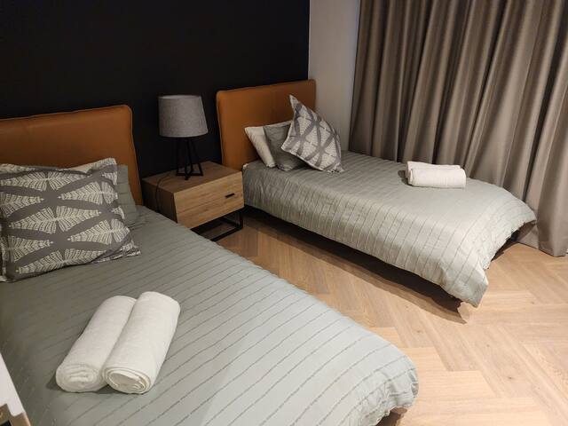 Luxury 2 bedroom Apartment in Nine Palms gallery image 2