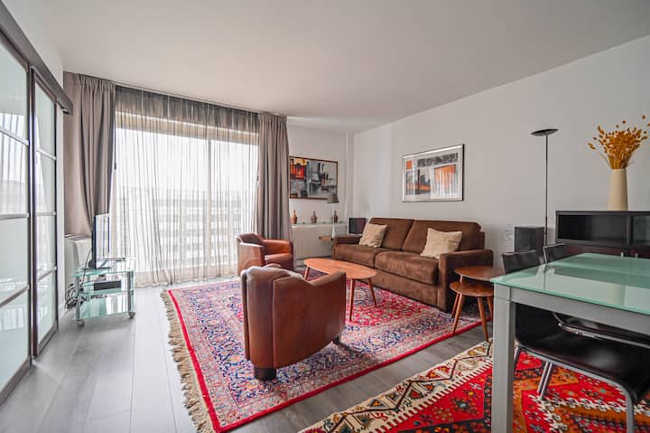 Eiffel Tower View Prime Apartment - Paris