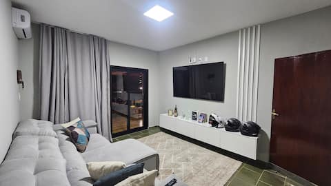 Airbnb em destaque: House with heated pool, hot tub. em Anápolis