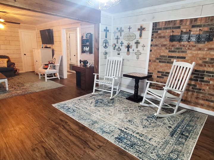 Cozy Country Getaway W/ Pond, Fishing & Deck - Woolly Hollow State Park, Greenbrier