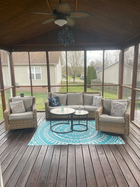 Home in quiet neighborhood-HP market 6 miles away