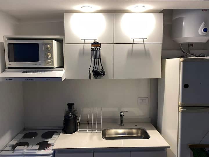 Monoambiente nuevo con balcón en San Cristóbal