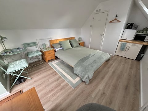 Popular Airbnb listing: Self-contained dwelling in Dover
