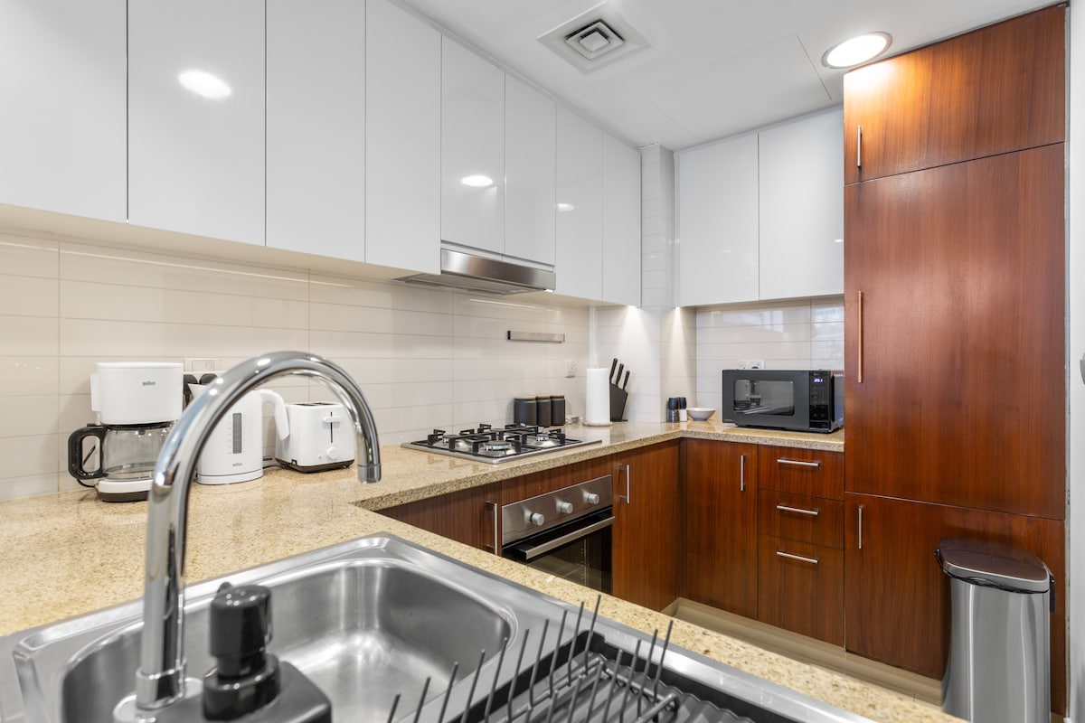 1 Bedroom Furnished Apartment with Full Burj Khalifa View | Burj Vista · II 4