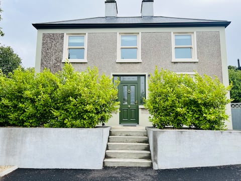 Bright 4bed Townhouse in the Heart of Westport