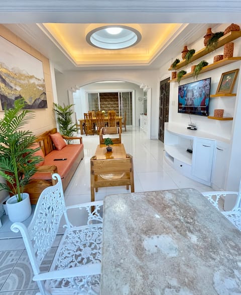 Jules’PRIME Location,extra Spacious,w/Free Parking