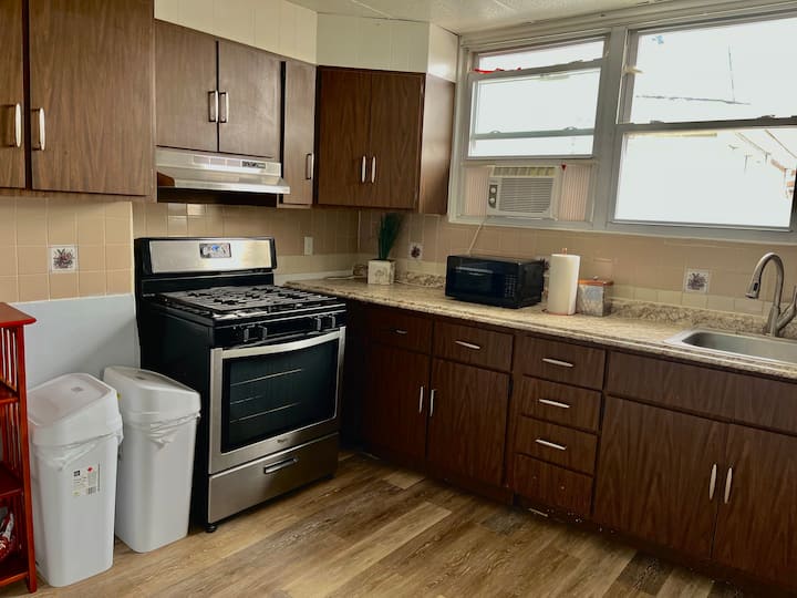 Conveniently Located 2nd Floor Apartment - Elizabeth, NJ